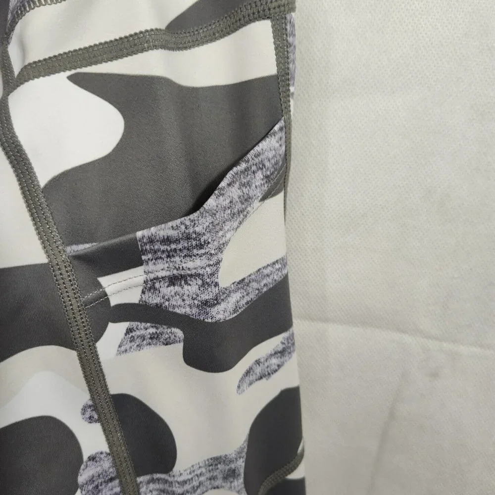 Zyia Camouflage Athletic Cropped Legging Women Size 4 Gray Cream Phone Pocket - Picture 5 of 5